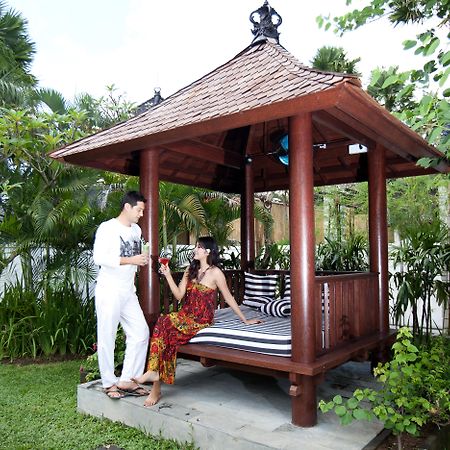 Four On Drupadi Villa Seminyak  Luaran gambar
