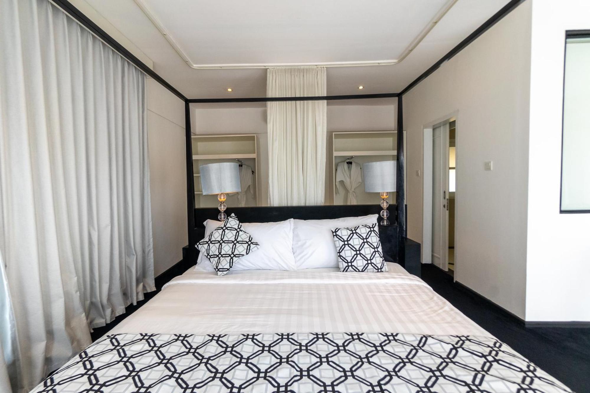 Four On Drupadi Villa Seminyak  Luaran gambar