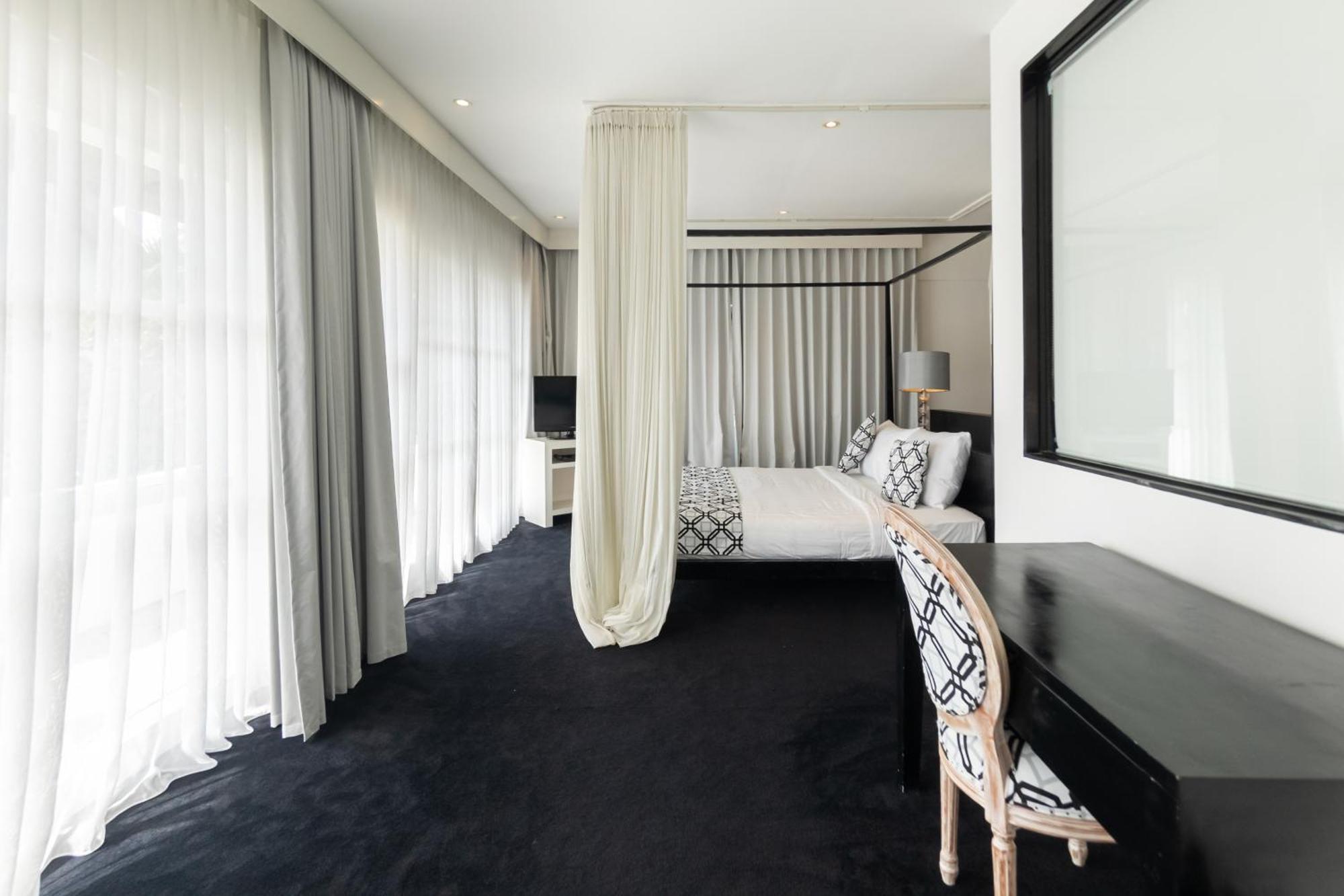 Four On Drupadi Villa Seminyak  Luaran gambar