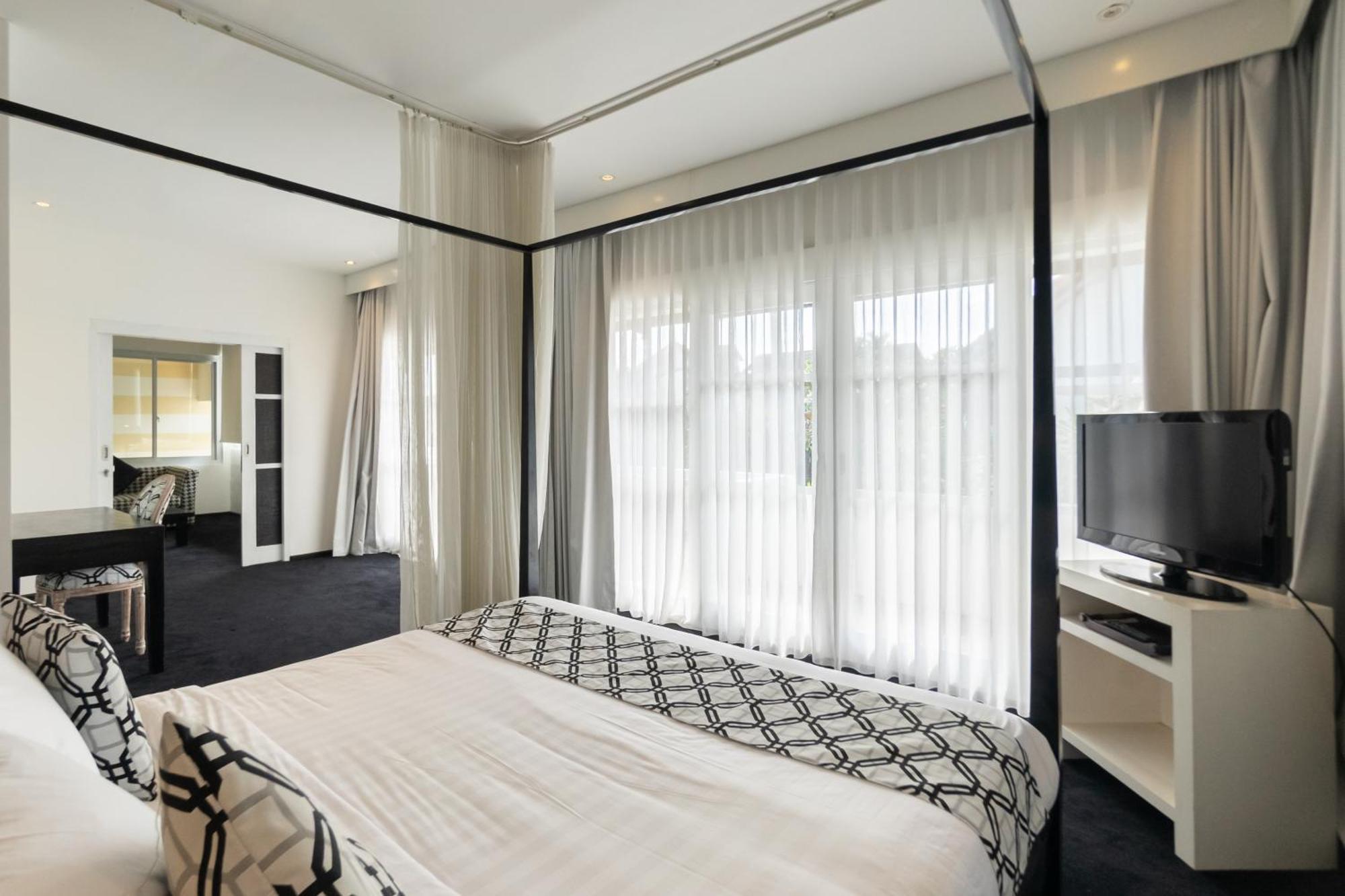 Four On Drupadi Villa Seminyak  Luaran gambar